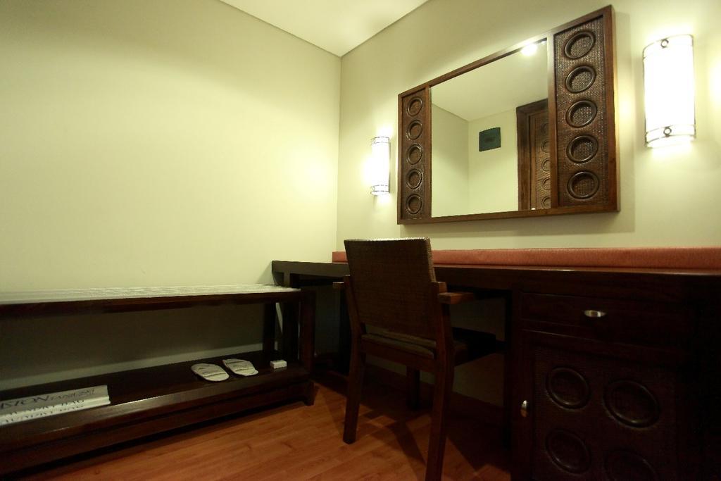 Aston Tanjung City Hotel Экстерьер фото
