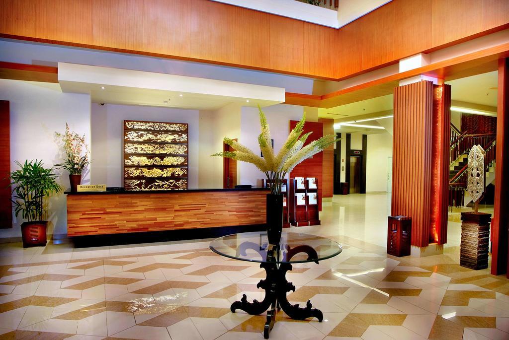 Aston Tanjung City Hotel Экстерьер фото