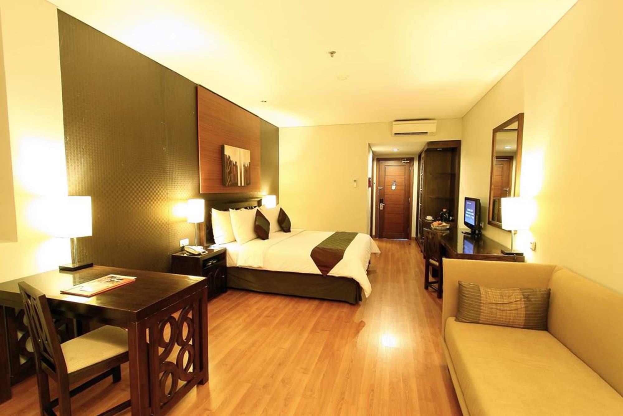 Aston Tanjung City Hotel Экстерьер фото