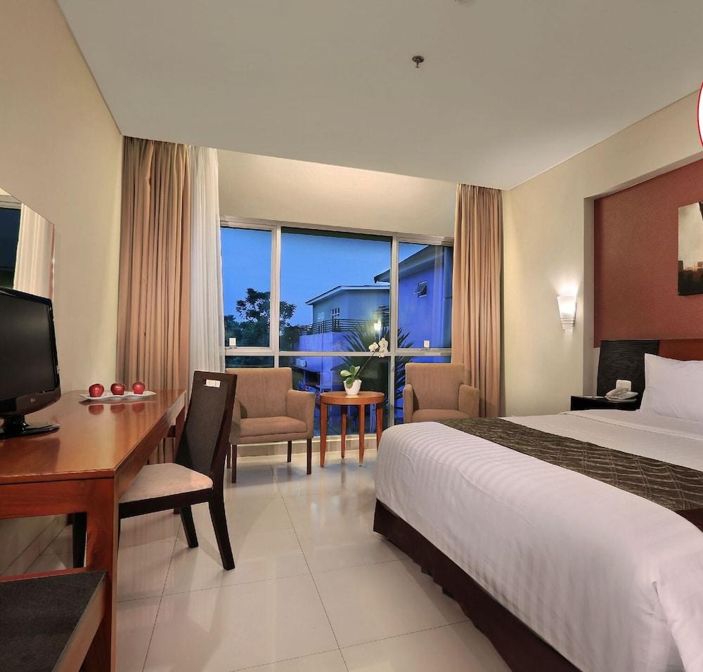 Aston Tanjung City Hotel Экстерьер фото