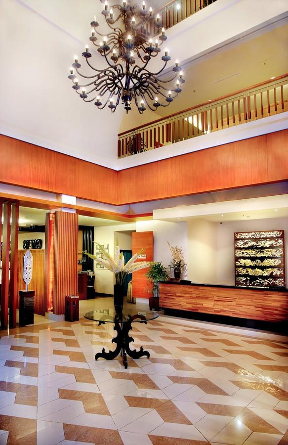 Aston Tanjung City Hotel Экстерьер фото